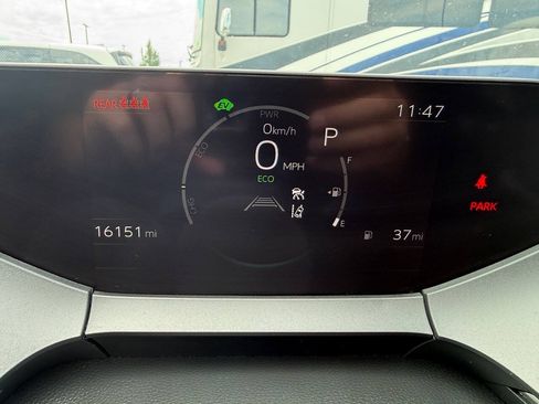 Used 2025 Toyota Prius XLE AWD/4WD image 37
