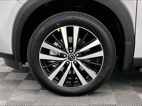 New 2025 Nissan Pathfinder Platinum w/ Lighting Package (N93) AWD/4WD image 11
