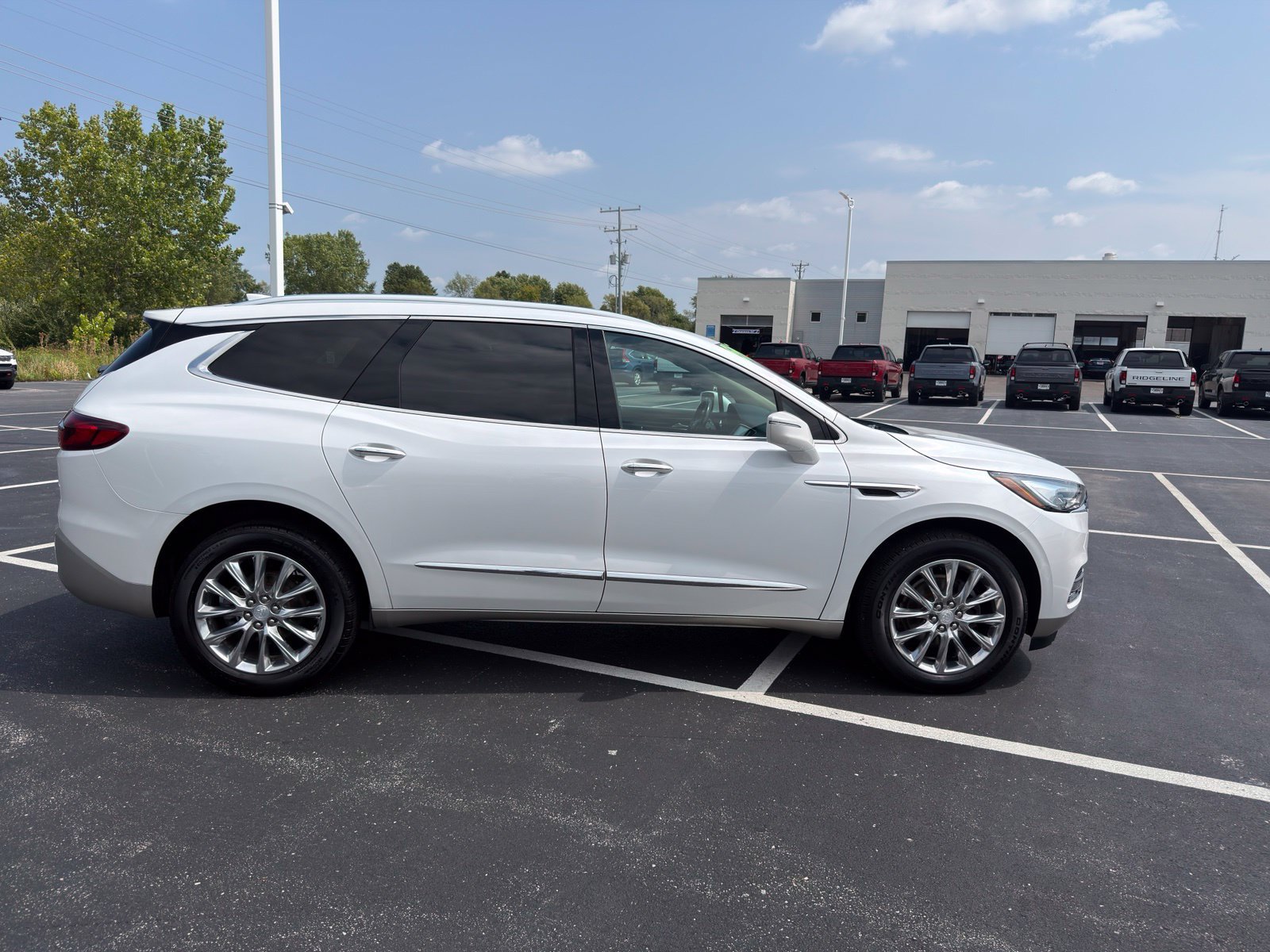 Used 2020 Buick Enclave Premium w/ Sun and Sites Package FWD image 8