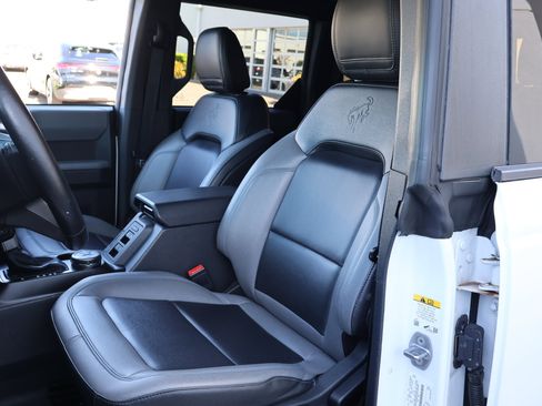 Used 2022 Ford Bronco Black Diamond image 2