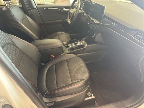 Used 2023 Ford Escape ST-Line w/ Tech Pack #1 AWD/4WD image 12