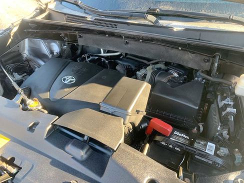 Used 2017 Toyota Highlander Limited image 29
