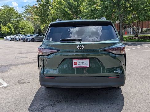 Used 2026 Toyota Sienna XLE FWD image 6