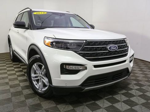 Used 2024 Ford Explorer XLT w/ Equipment Group 202A AWD/4WD image 3