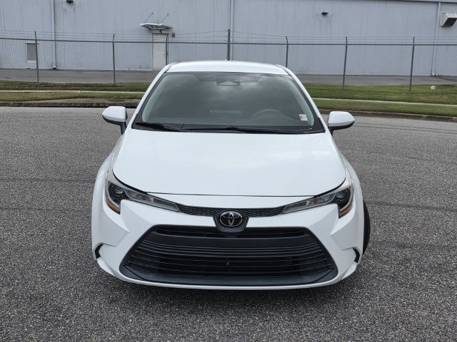 Used 2023 Toyota Corolla LE FWD image 2