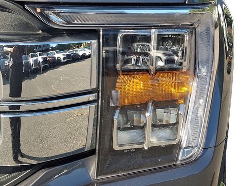 Used 2022 Ford F150 Lariat w/ Trailer Tow Package image 9