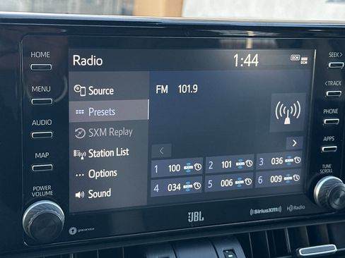 Used 2021 Toyota RAV4 XLE Premium image 18