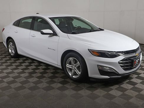 Used 2023 Chevrolet Malibu LS w/ Driver Confidence Package FWD image 2