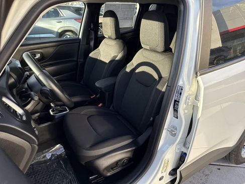 Used 2023 Jeep Renegade Latitude w/ Premium Group image 11