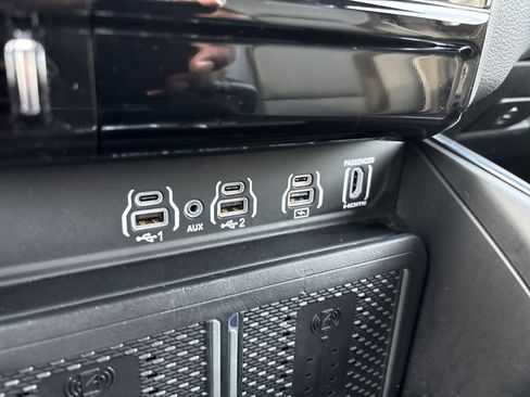 Used 2025 RAM 1500 Laramie w/ Night Edition AWD/4WD image 31