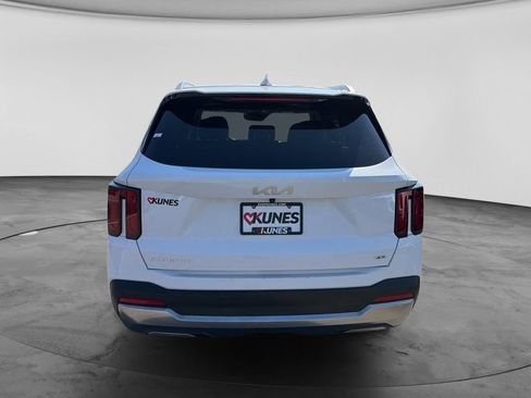 Used 2024 Kia Sorento S AWD/4WD image 9