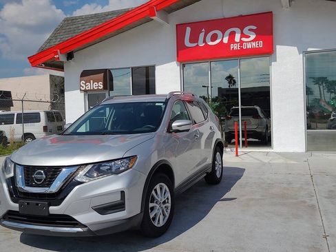 Used 2018 Nissan Rogue SV w/ Premium Package AWD/4WD image 2
