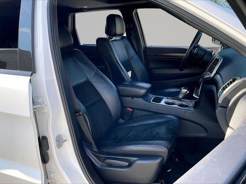 Used 2017 Jeep Grand Cherokee Altitude RWD image 23