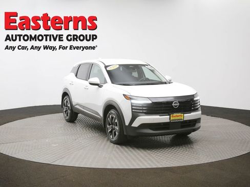 Used 2025 Nissan Kicks SV image 48