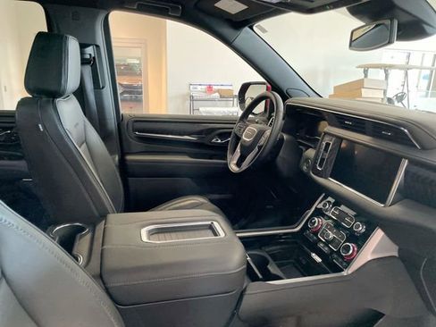 Used 2024 GMC Yukon Denali AWD/4WD image 18