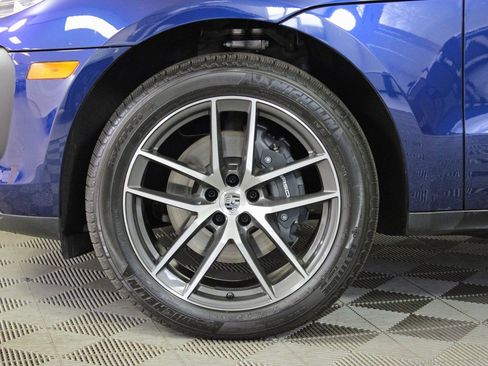 Used 2025 Porsche Macan image 40