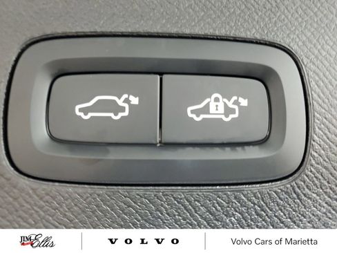 Certified 2025 Volvo XC90 B6 Core w/ Climate Package image 11