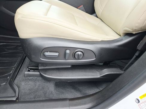 Used 2022 Chevrolet Traverse LT w/ LPO, Floor Liner Package FWD image 42