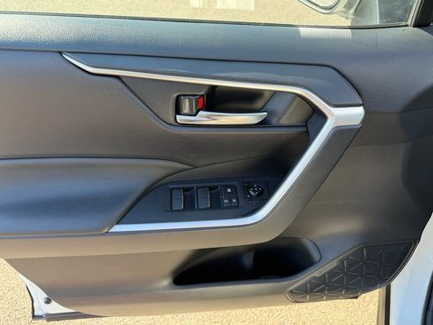 Used 2022 Toyota RAV4 SE w/ Weather & Moonroof Package image 29