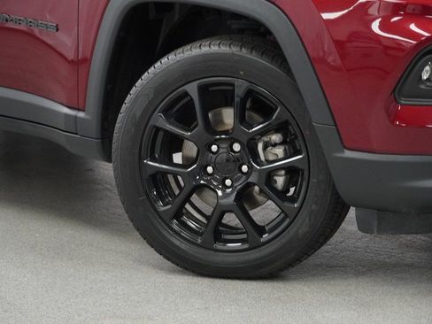 Used 2022 Jeep Compass Latitude w/ Convenience Group AWD/4WD image 5