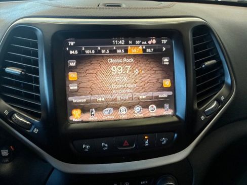 Used 2017 Jeep Cherokee Limited w/ Technology Group image 24