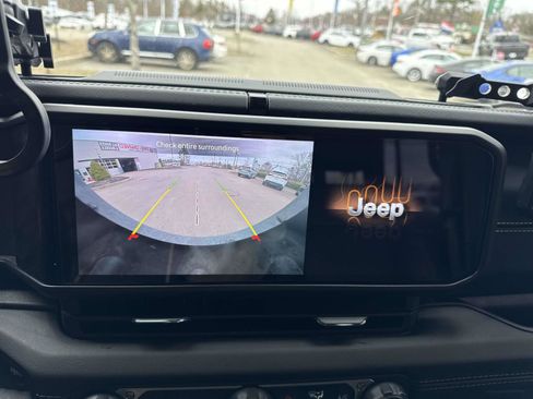 Used 2024 Jeep Wrangler Unlimited Sahara w/ Safety Group image 27