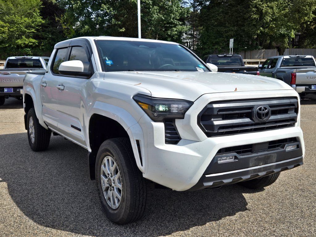 Used 2025 Toyota Tacoma SR5 AWD/4WD image 8