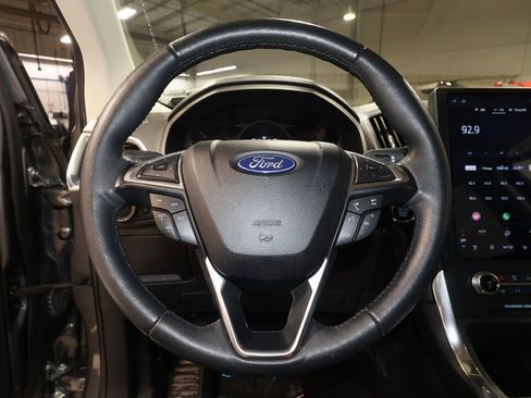 Used 2024 Ford Edge Titanium image 10