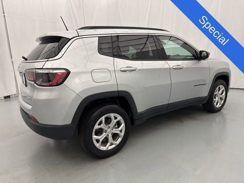 Used 2024 Jeep Compass Latitude AWD/4WD image 12