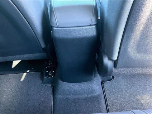 Used 2025 Kia Soul LX w/ LX Technology Package FWD image 10