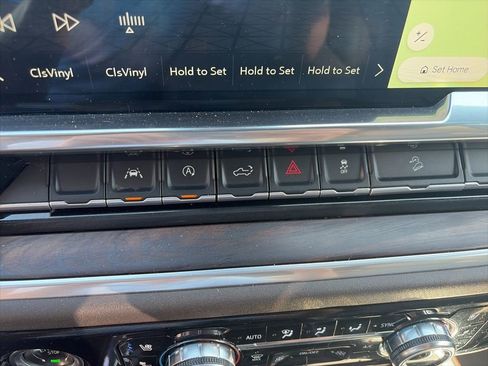 Used 2023 GMC Sierra 1500 SLT w/ SLT Premium Package image 13