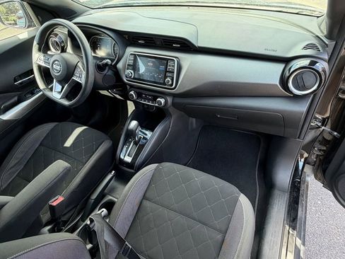 Used 2019 Nissan Kicks SV image 12