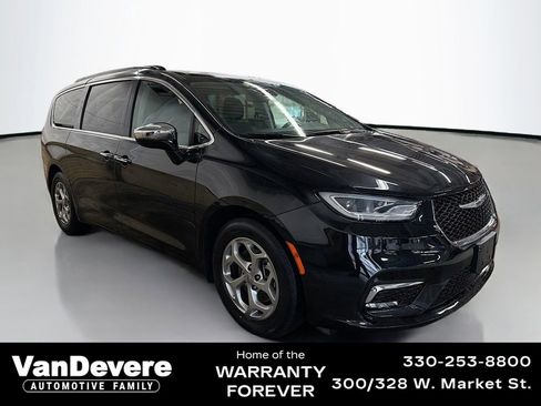 Used 2023 Chrysler Pacifica Limited image 1