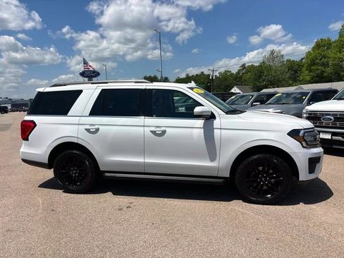 Used 2024 Ford Expedition XLT AWD/4WD image 2