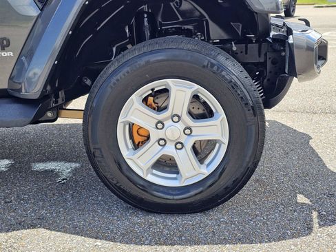 Used 2021 Jeep Gladiator Overland AWD/4WD image 6
