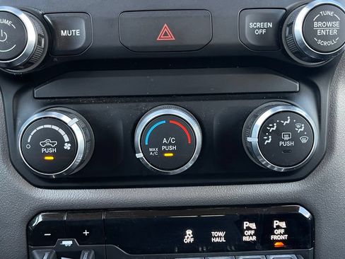 Used 2020 RAM 1500 Big Horn AWD/4WD image 34