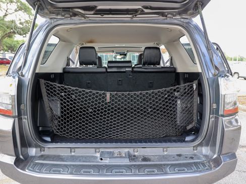 Used 2022 Toyota 4Runner SR5 Premium w/ Moonroof Package RWD image 38
