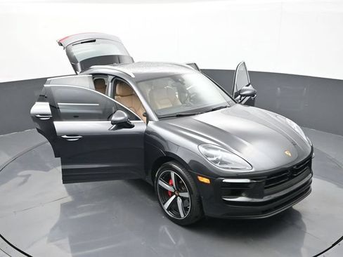 Certified 2022 Porsche Macan S AWD/4WD image 33