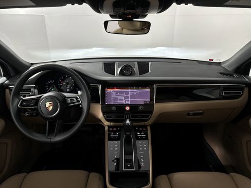Certified 2025 Porsche Macan image 25