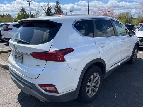 Used 2020 Hyundai Santa Fe SE image 4
