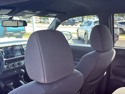 Used 2017 Toyota Tacoma TRD Sport AWD/4WD image 18