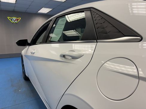 Used 2025 Hyundai Elantra SEL image 19