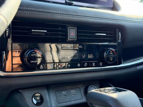 Used 2025 Nissan Rogue SL w/ Tech Package FWD image 39