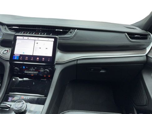 Used 2024 Jeep Grand Cherokee L Limited w/ Luxury Tech Group II image 20