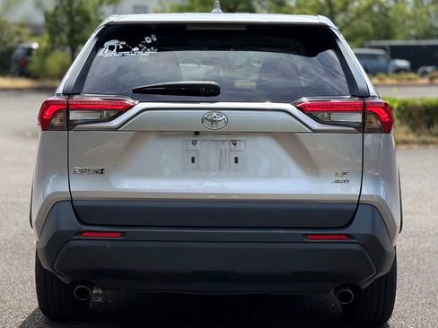 Used 2022 Toyota RAV4 LE AWD/4WD image 4