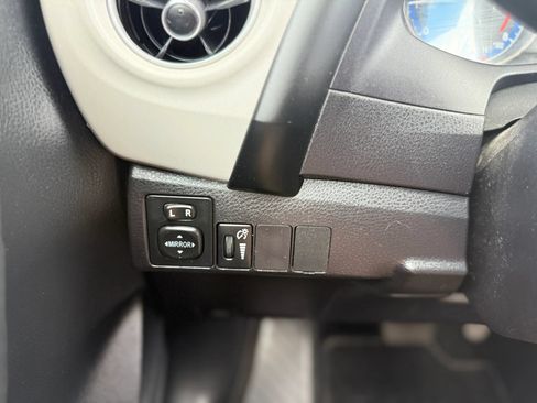 Used 2017 Toyota Corolla LE w/ Carpet Mat Package (TMS) FWD image 20