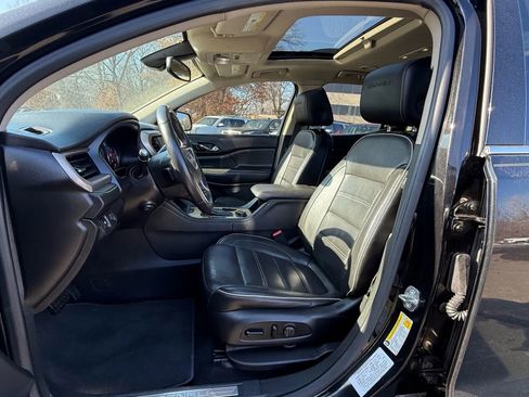 Used 2017 GMC Acadia Denali image 2