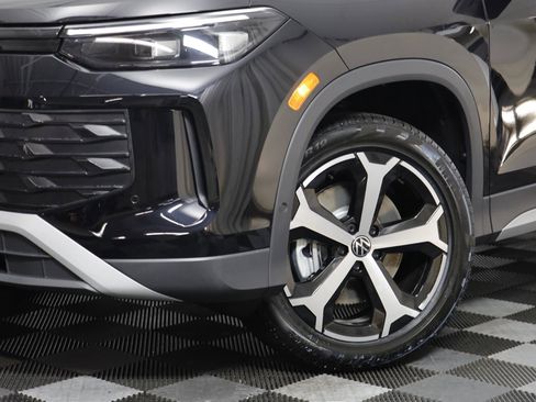 New 2026 Volkswagen Tiguan SE image 3