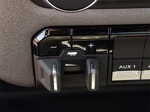 Used 2024 RAM 2500 Tradesman w/ Chrome Appearance Group image 22