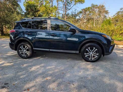 Used 2018 Toyota RAV4 LE image 8